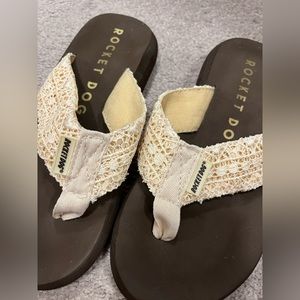 Rocket Dog flip flops size 7, new w/o tags